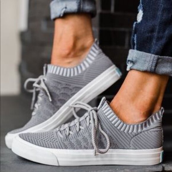 Blowfish Malibu Mazaki Sneakers in Dirty Gray Matrix Knit - Size 7 - Picture 1 of 16